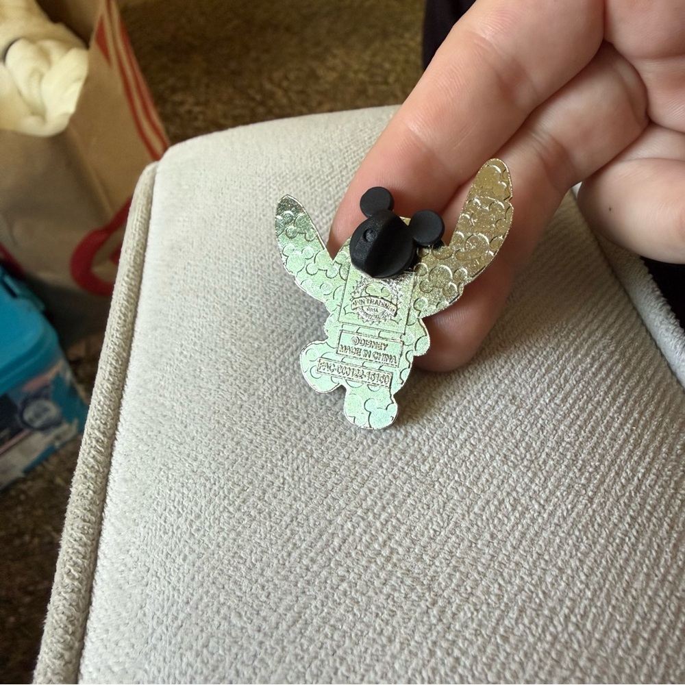 2014 Disney Stitch Pin - Picture 2 of 2